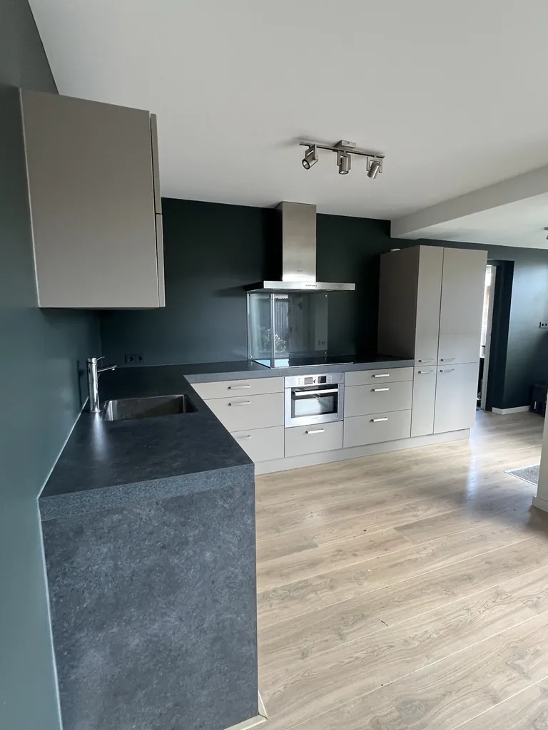 L-keuken met matte greige fronten in folie K4, foto 4
