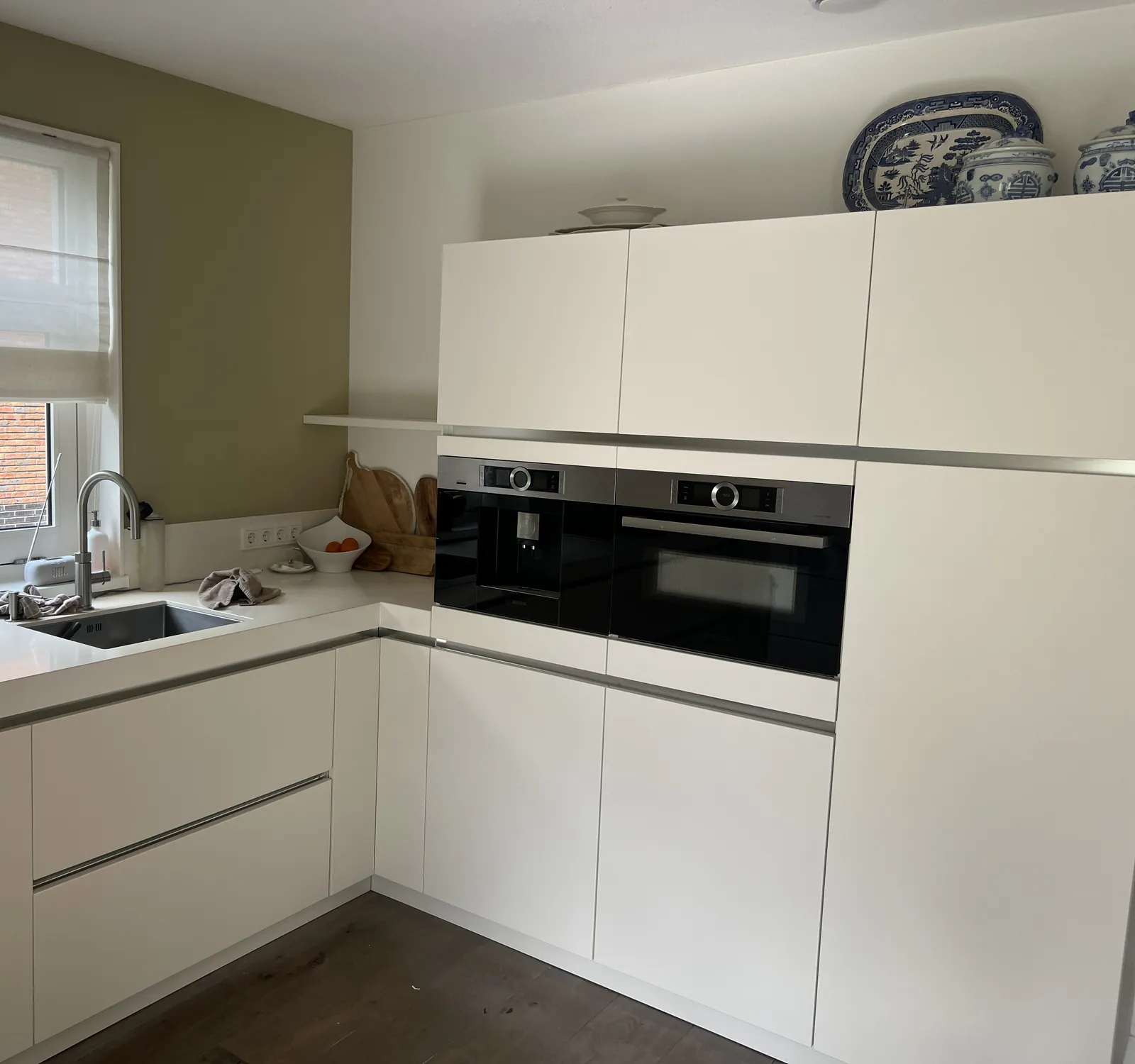 Greeploze keuken met matte fronten in folie NG2034